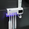 диспенсър за паста за зъби